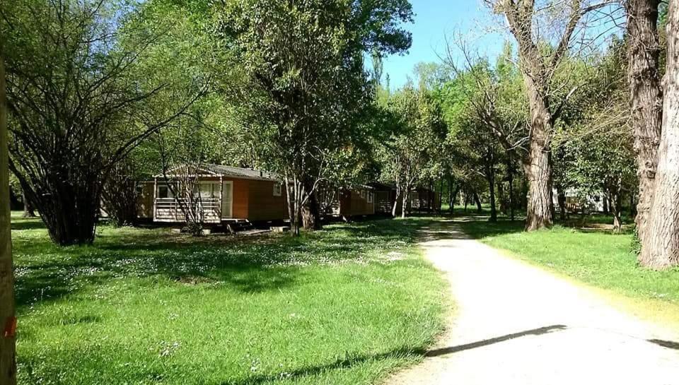 Camping Du Lion Bourg-Saint-Andéol المظهر الخارجي الصورة