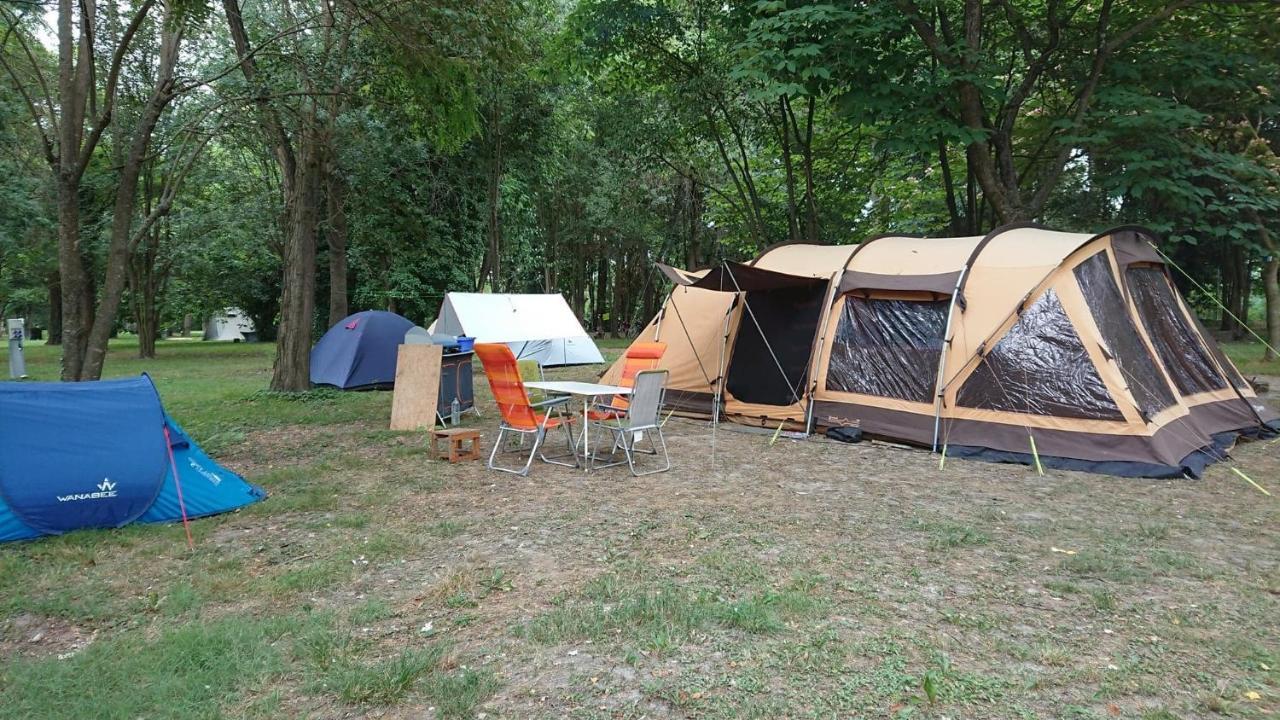 Camping Du Lion Bourg-Saint-Andéol المظهر الخارجي الصورة